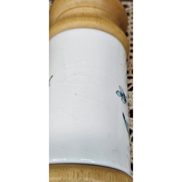 Vintage Mr. Dudley Wood & Ceramic Pepper & Salt Shaker Set Floral Pattern (read) - Picture 8 of 8